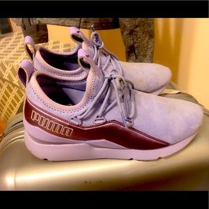 Puma womens athletic shoe purple 8 1/2